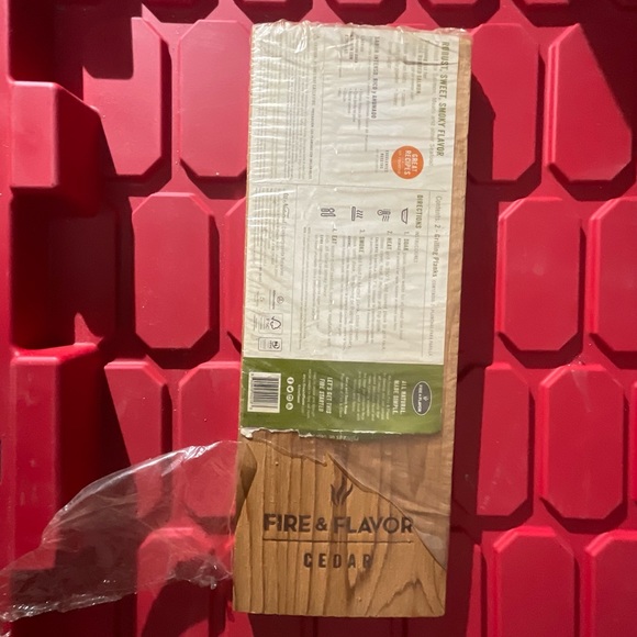 New Fire & Flavor cedar plank - Picture 1 of 3